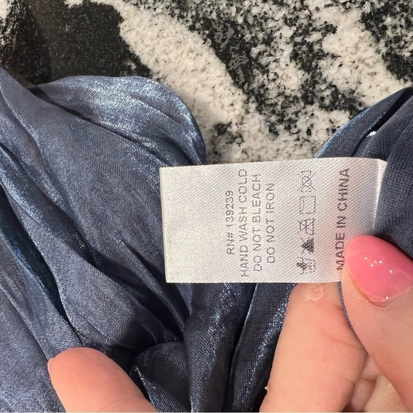 HOUSE OF BLOOM cropped ruched top with puffy sleeves in dusty blue with shimmer - Picture 10 of 15